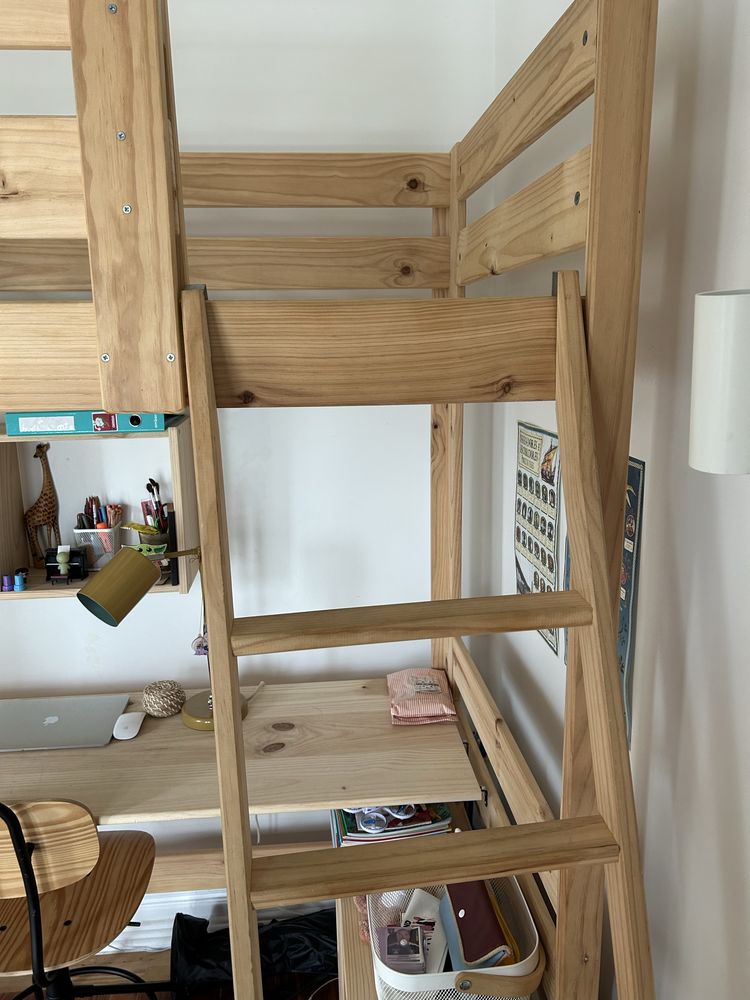 Cama Alta com Colchao e Mesa estudo da LUFE