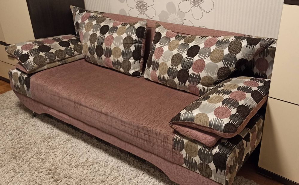 Диван та два крісла у відмінному стані