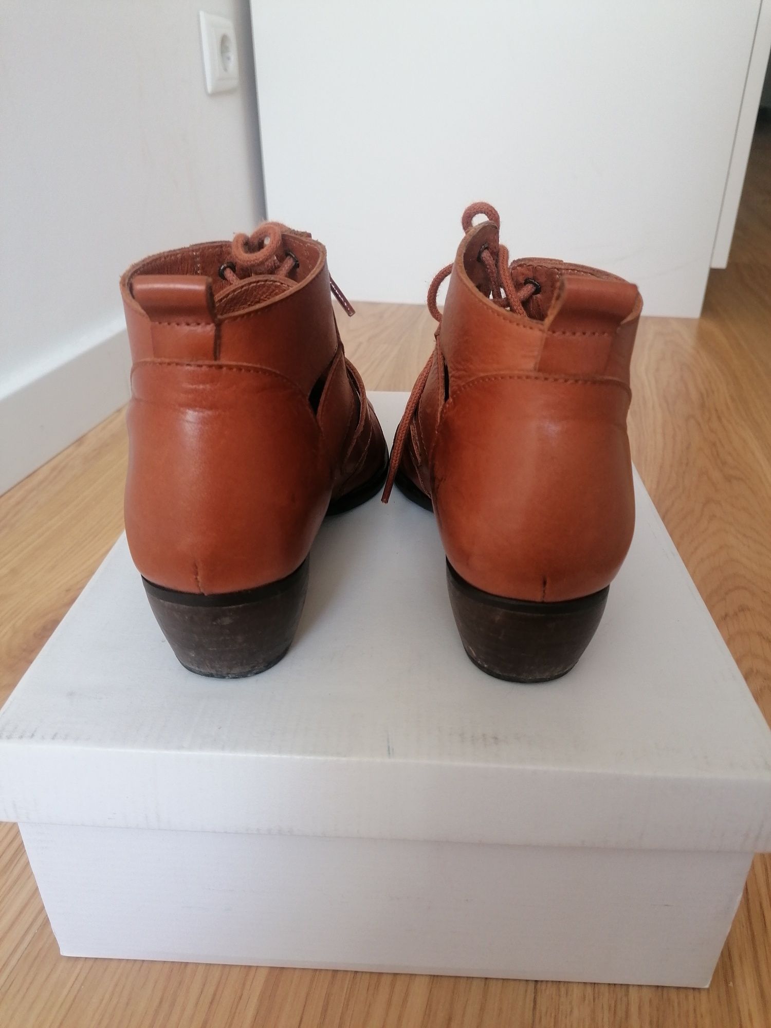 Botins castanhos Zilian