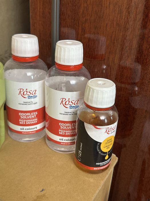 Олійні фарби, пензлі, мольберт, та інше