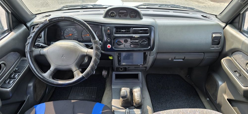 Mitsubishi L200 4x4 (230 mil km)ano 1999 a diese(caixa de madeira nova