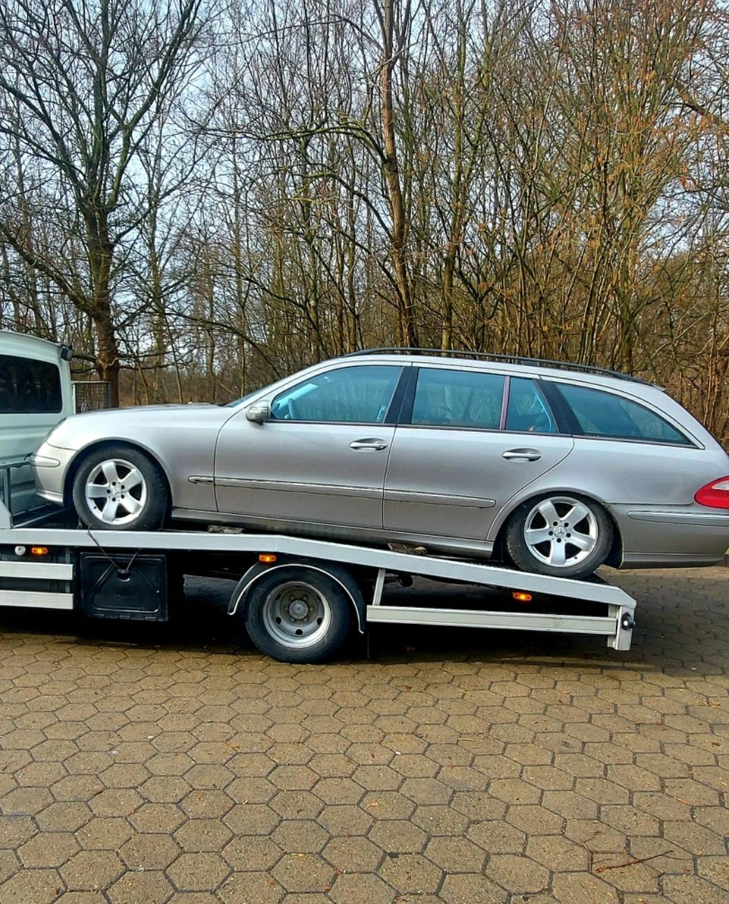 Mercedes w211 avantgarde cdi kolor C723 723 cały na części