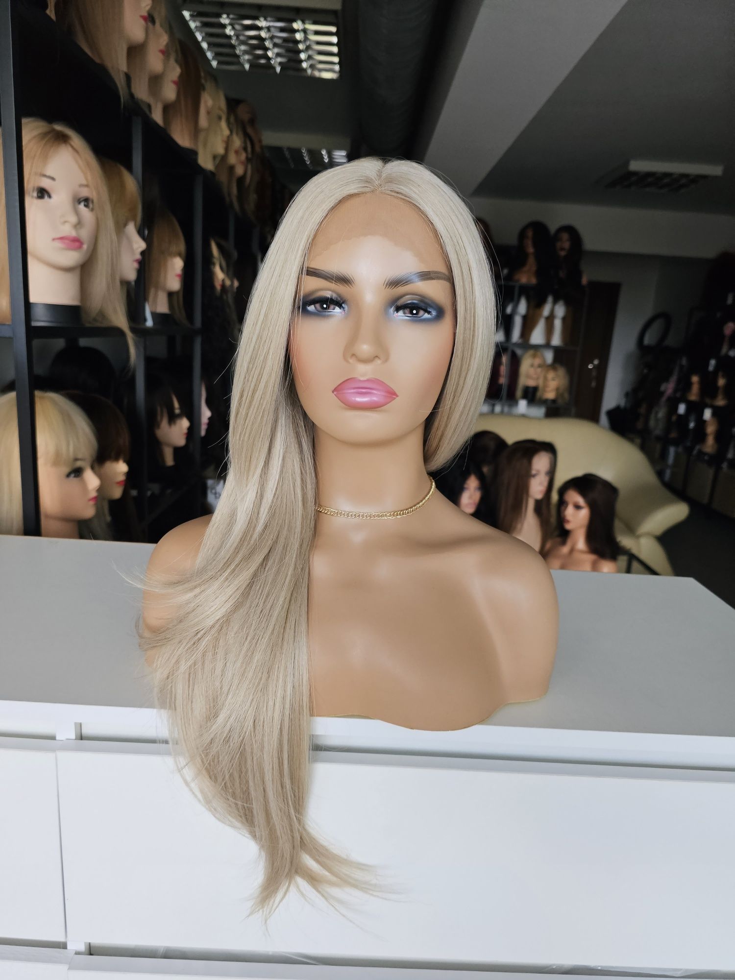 Długa peruka Miranda naturalny słowiański blond lacefront