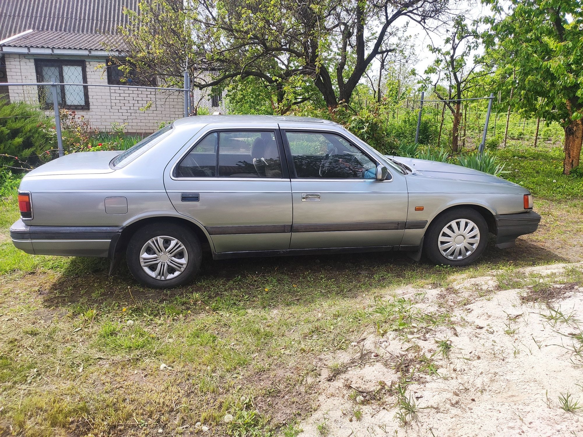 Продам Mazda 929