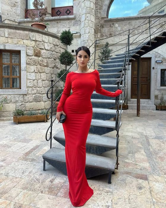 Сукня з відкритою спиною!