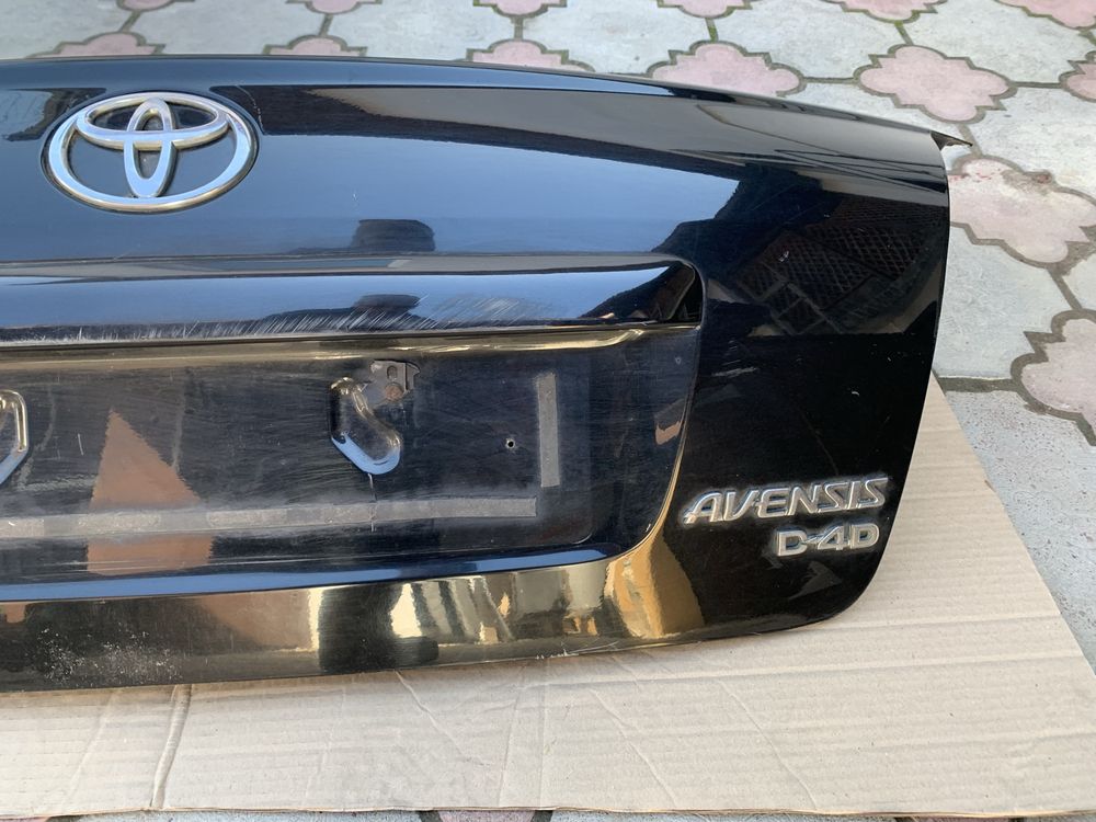Кришка багажника тойота авенсіс т25 Avensis t25