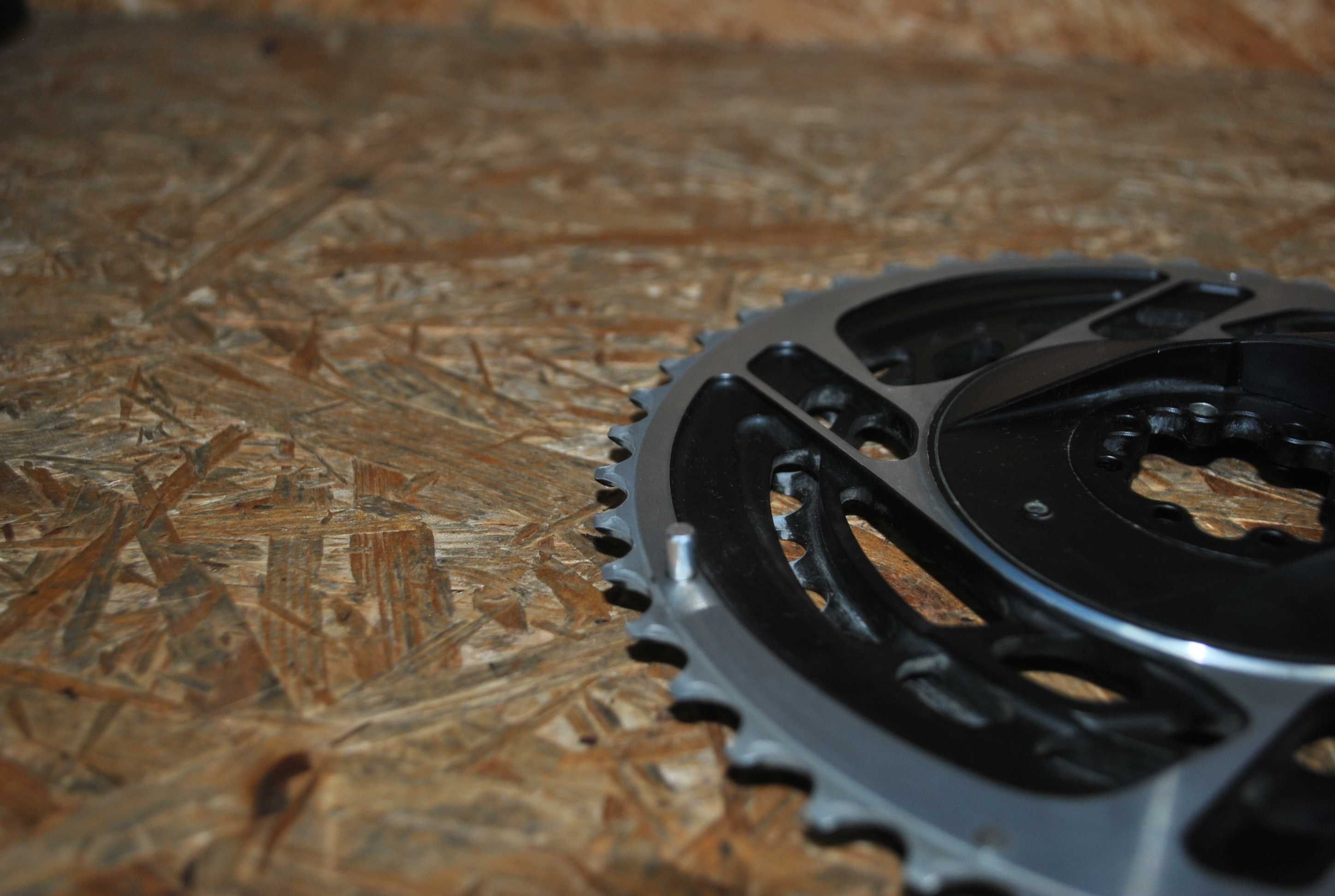 Idealna zębatka z pomiarem mocy Sram Red Axs Quarg 46/33T Gravel 2