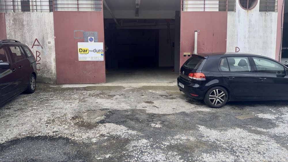 Armazem 210m2 odivelas