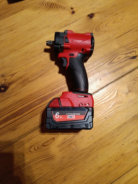 Klucz udarowy 1/2 na baterie Milwaukee M18 18V bezszczotkowy hex