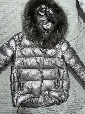 Зимняя куртка пуховик с мехом натуральным