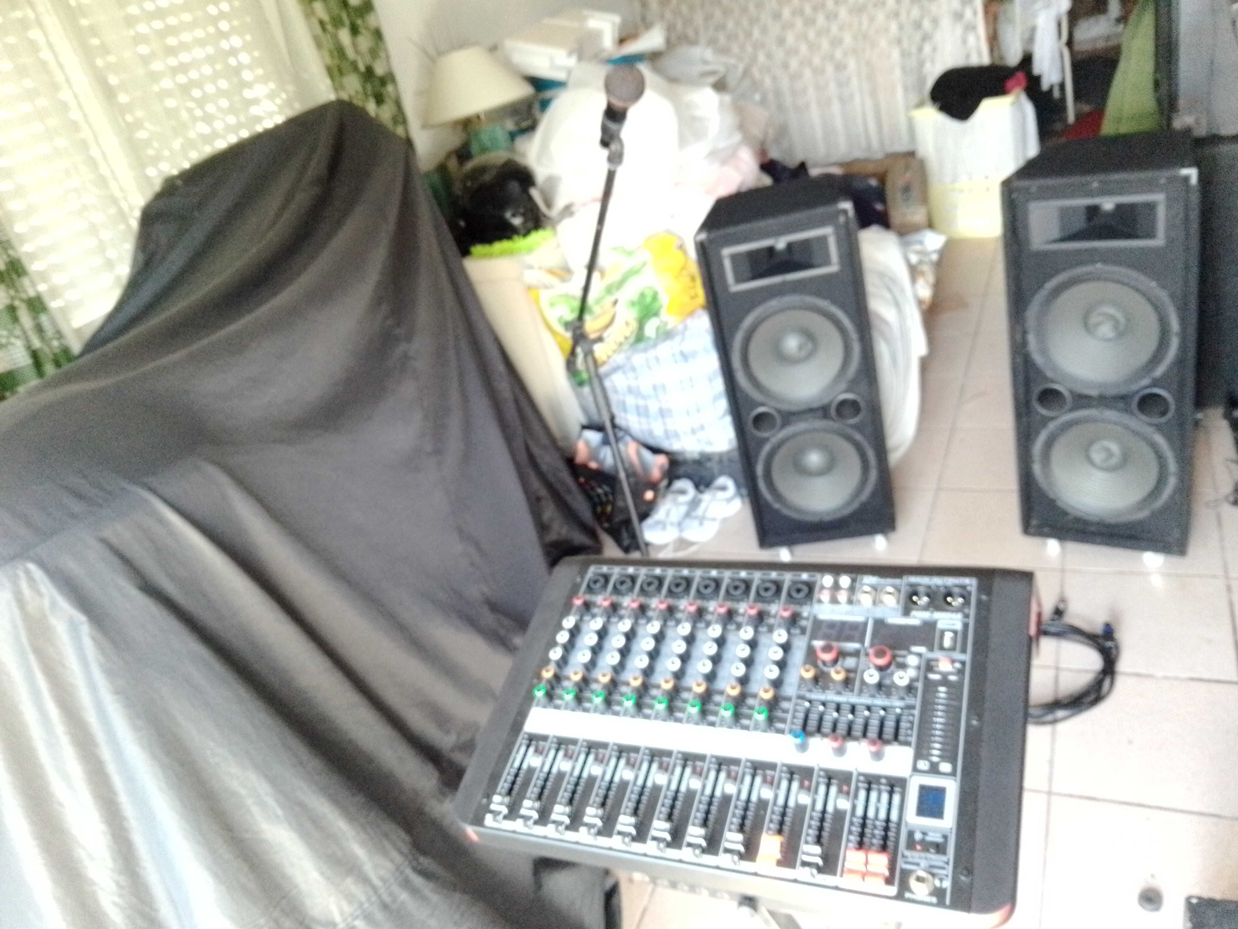 PA completo, pechincha!Mesa amplificada Power Dynami 2 colunas V-sound