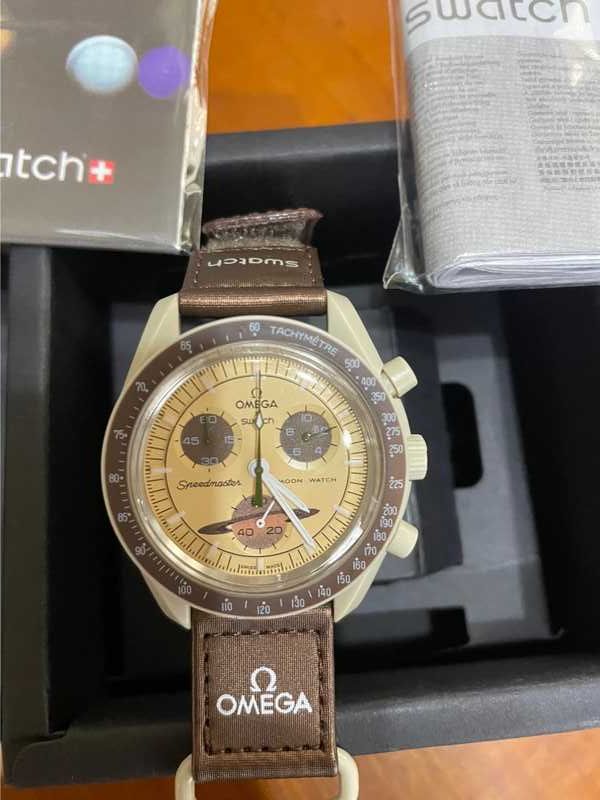 SO33T100 Omega x Swatch Saturn Gwiezdny Design