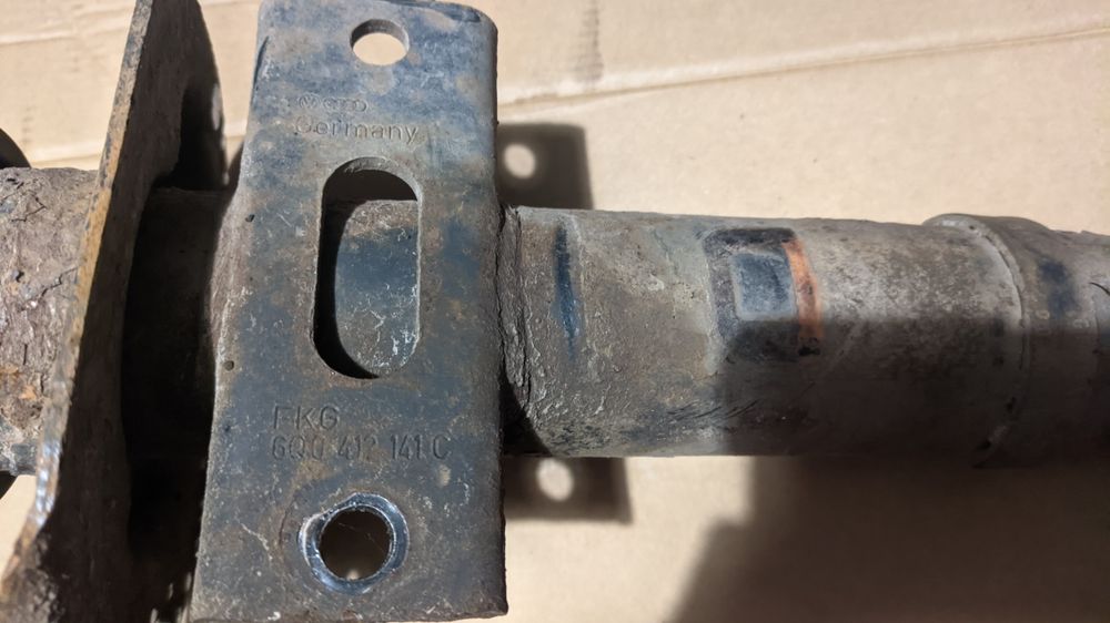 Стойки передние Skoda Fabia 2