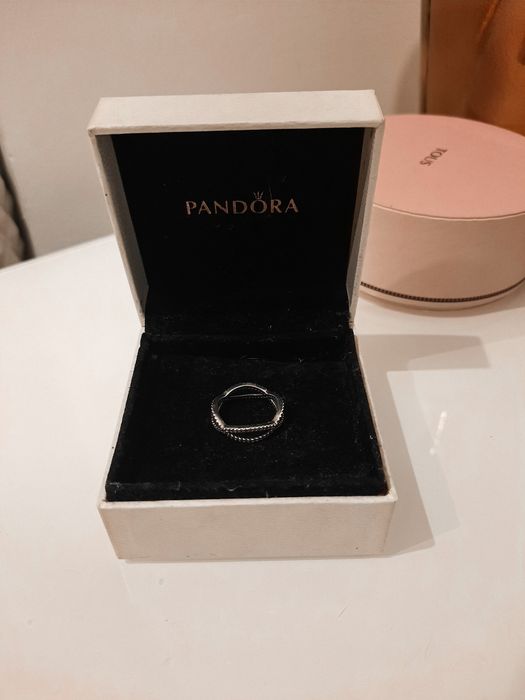 Anel pandora em prata e zorcónias