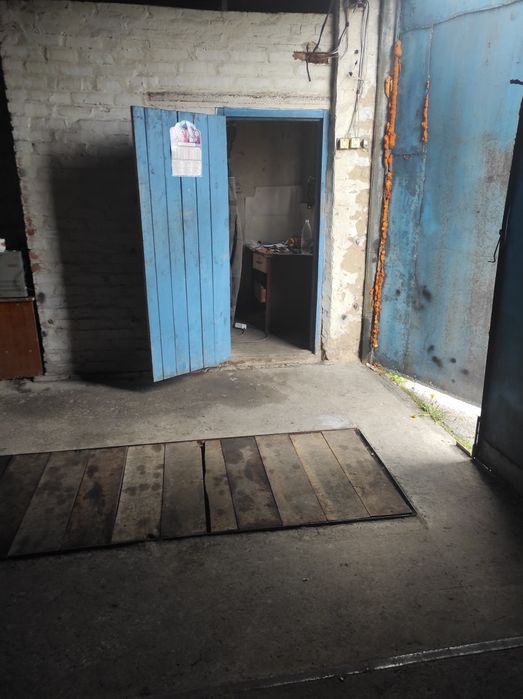 Продам приватизований гараж .