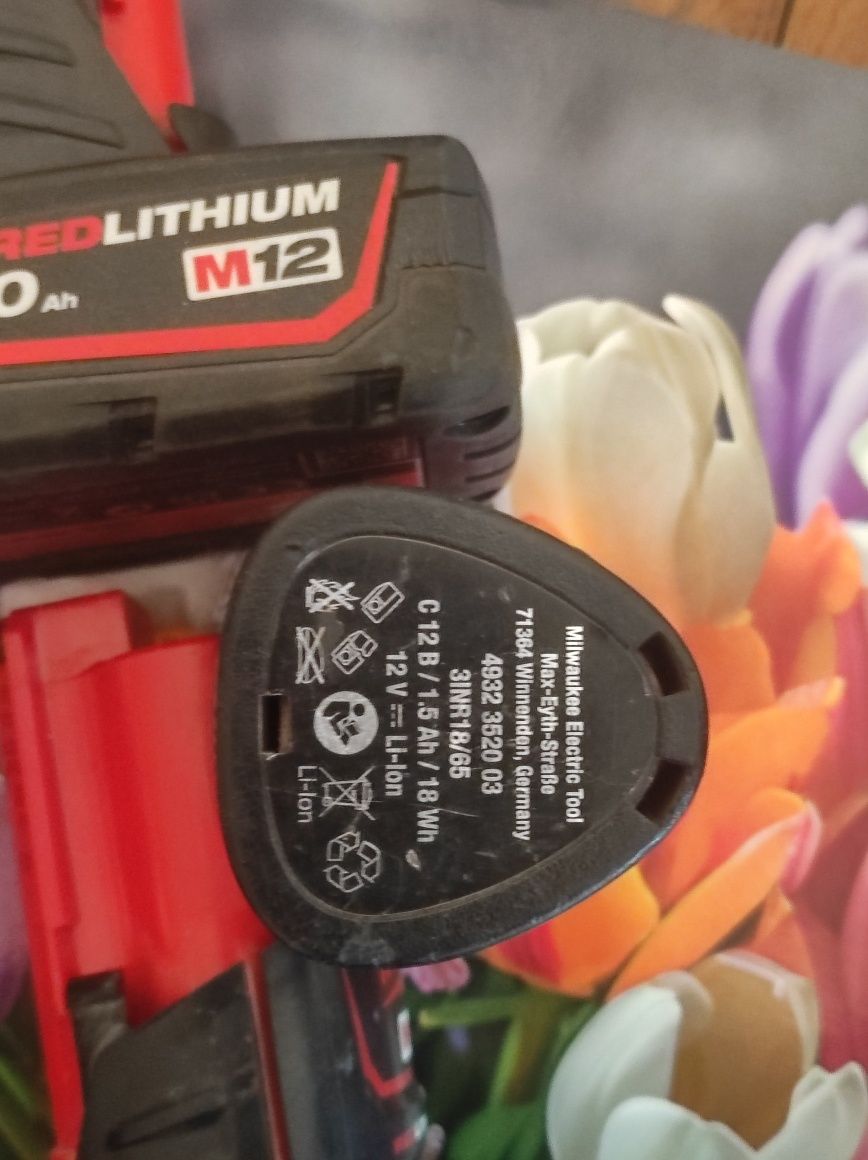 Продам акумулятори Milwaukee 12 v