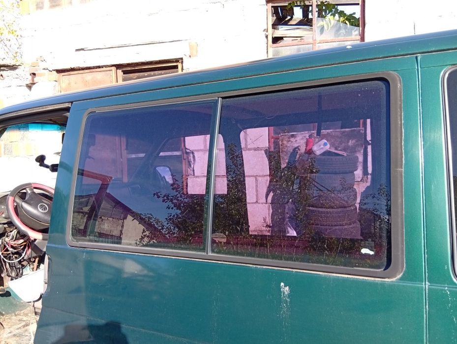 VW T4 Szyba przesuwana lewa za kierowcą kompletna sprawna