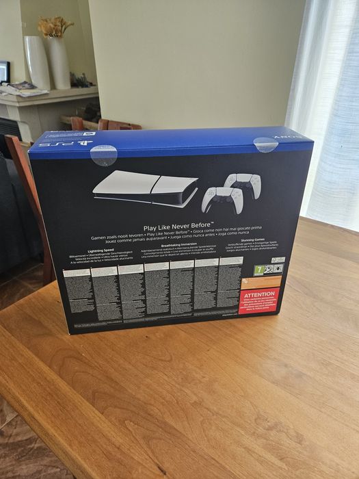 Playstation 5 (ps5) com Dois Comandos (dualsense) Selada - Nova