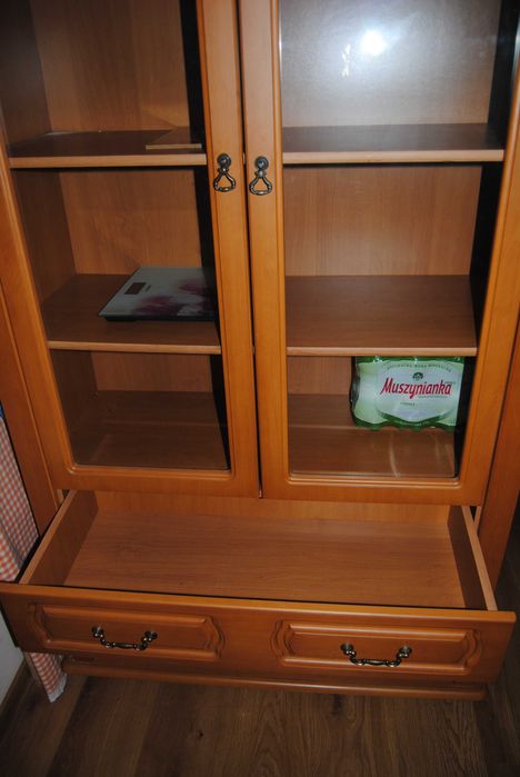 Szafa, witryna przeszklona, stylowa, klasyczna