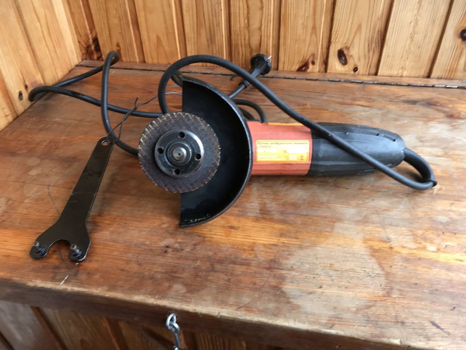 Угловая  шлифовальная машина 125/950