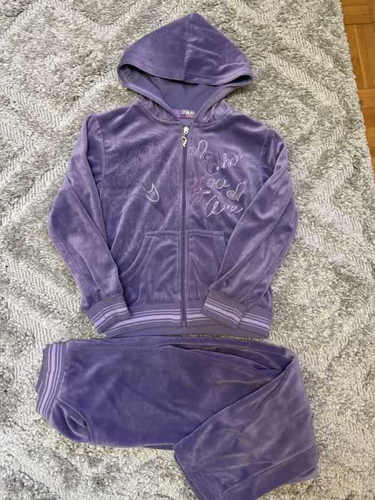 Piekny welurowy dres spodnie i bluza