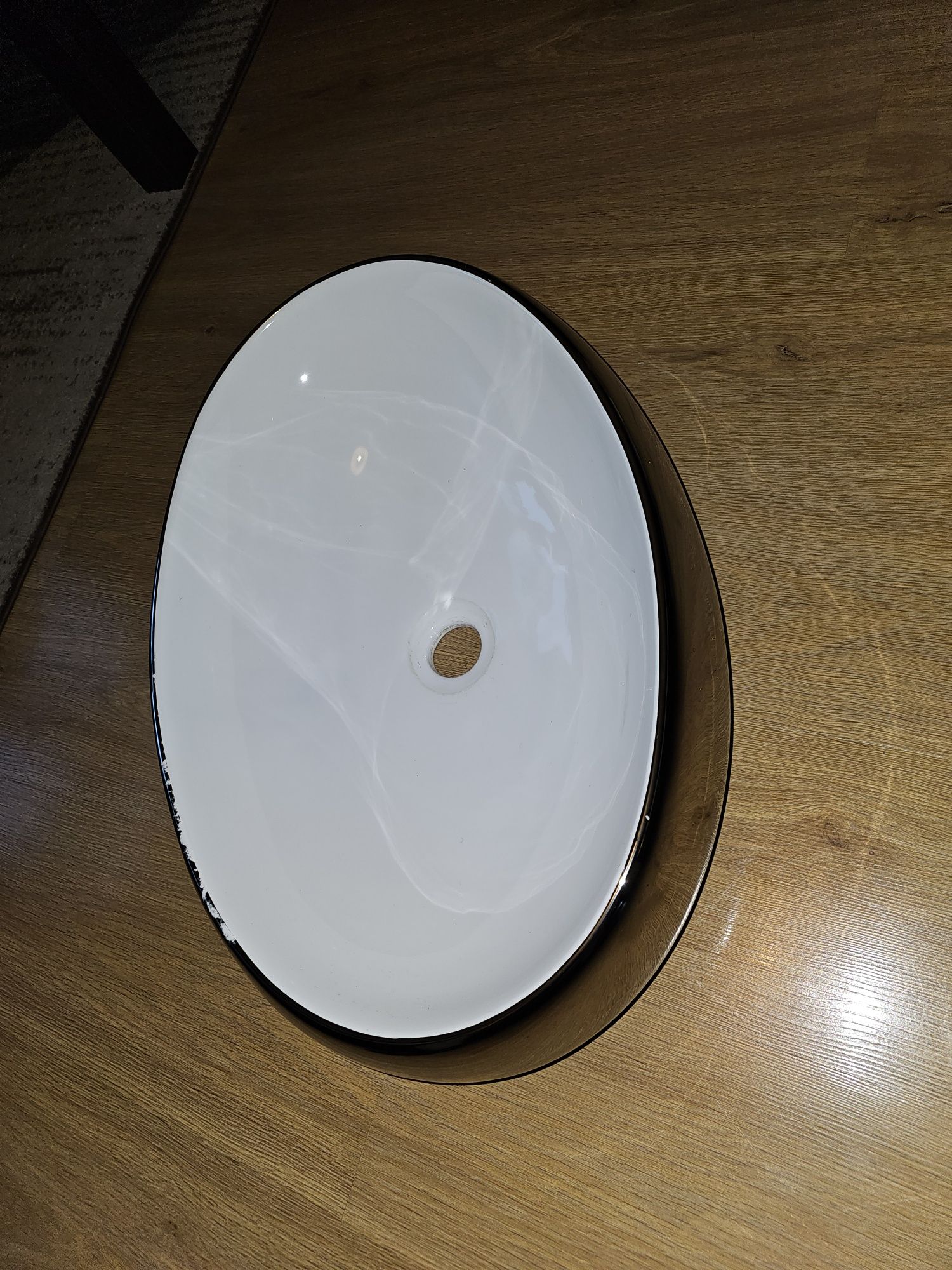 Umywalka nablatowa invena 590x410 biało srebrna