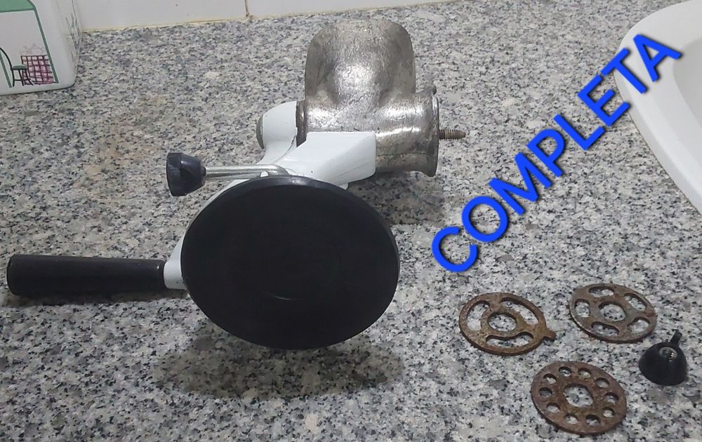 MOINHO ANTIGO E RARÍSSIMO PARA PICAR CARNE OU OUTRO.Casa,Colecção,Etc.