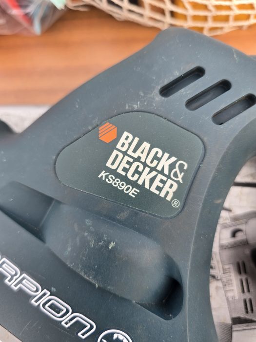 Piła - wyrzynarka black decker  400 W