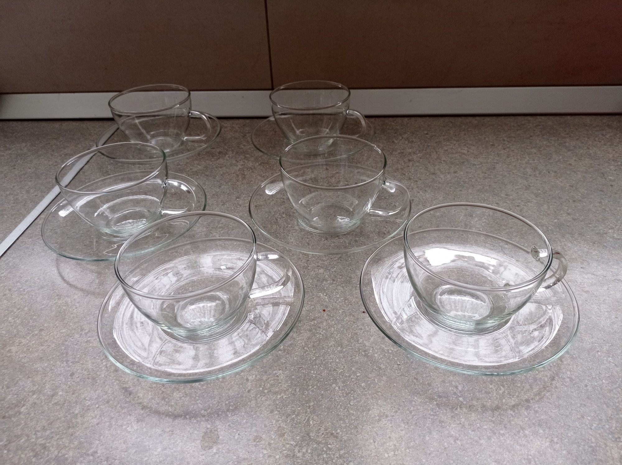 Filiżanki szklane z podstawkami, 6 sztuk