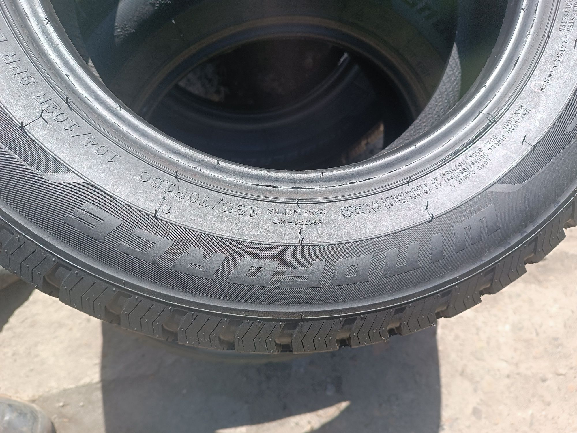 Sprzedam prawie nowe opony 195/70 r15C