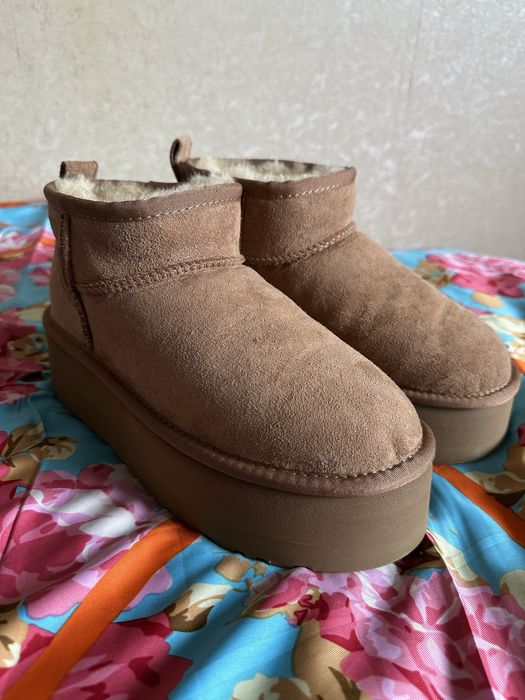 UGG натуральные замшевые с овчиной