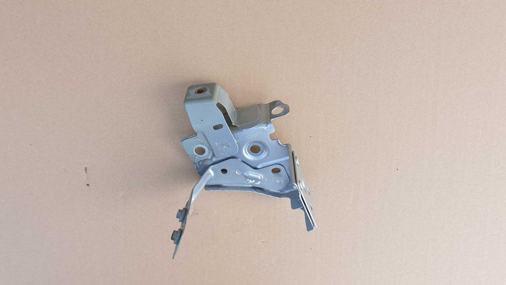 Renault megane III 3 wspornik uchwyt mocowanie błotnika prawy