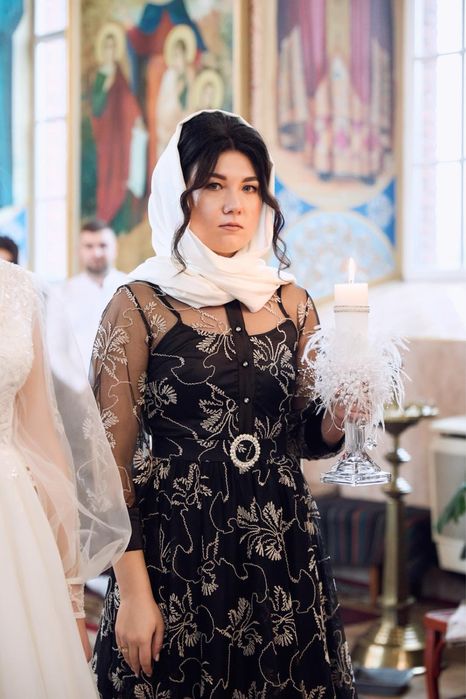 Вечірня чорна сукня