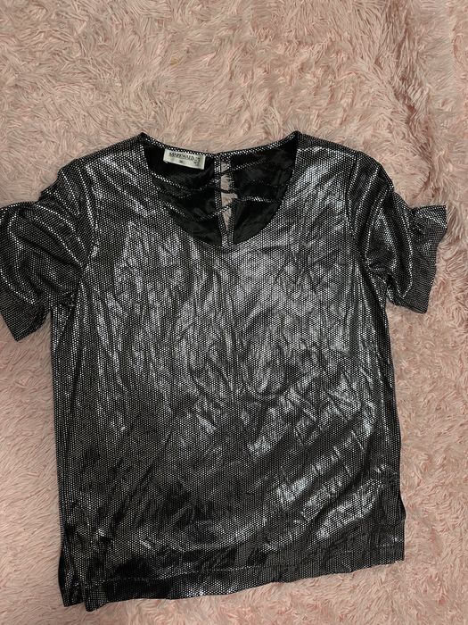 Damska bluzka z krótkim rękawem błyszcząca na Sylwestra