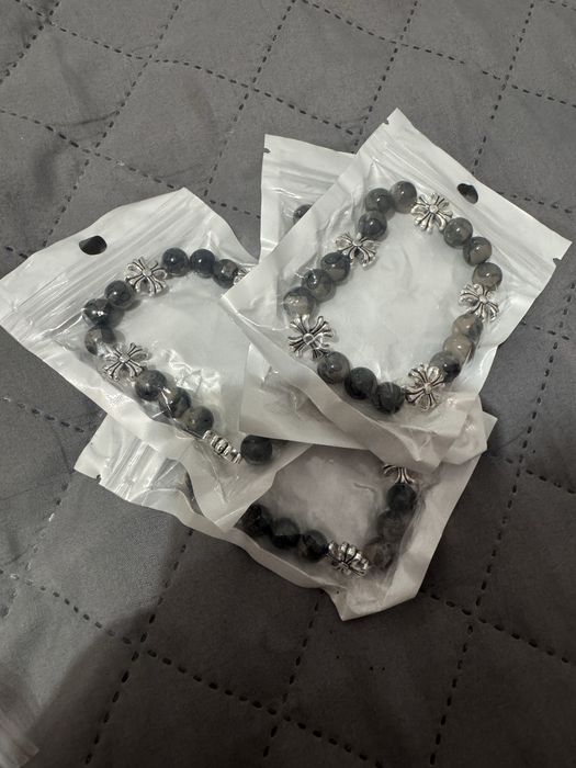 Браслети, в наявності 7 штук