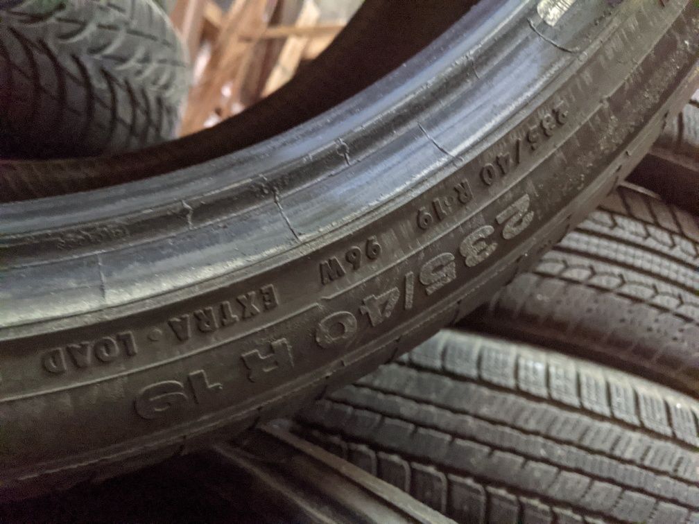 235/40R19 Continental