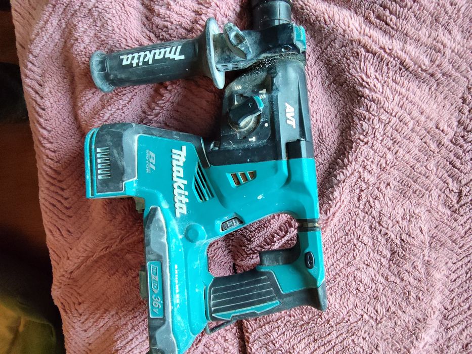 Makita na dwa akumulatory