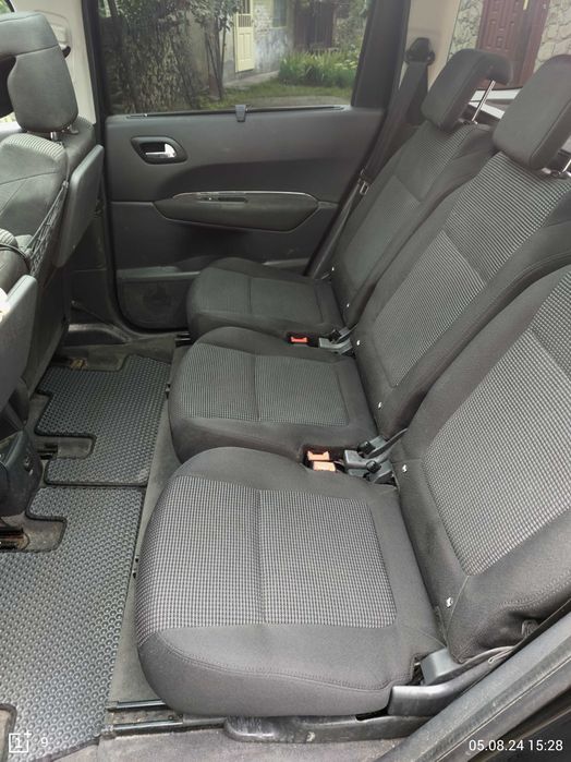 авто peugeot 5008