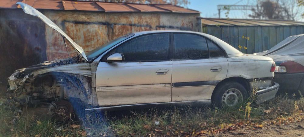 Opel Omega 1999 продам запчастини