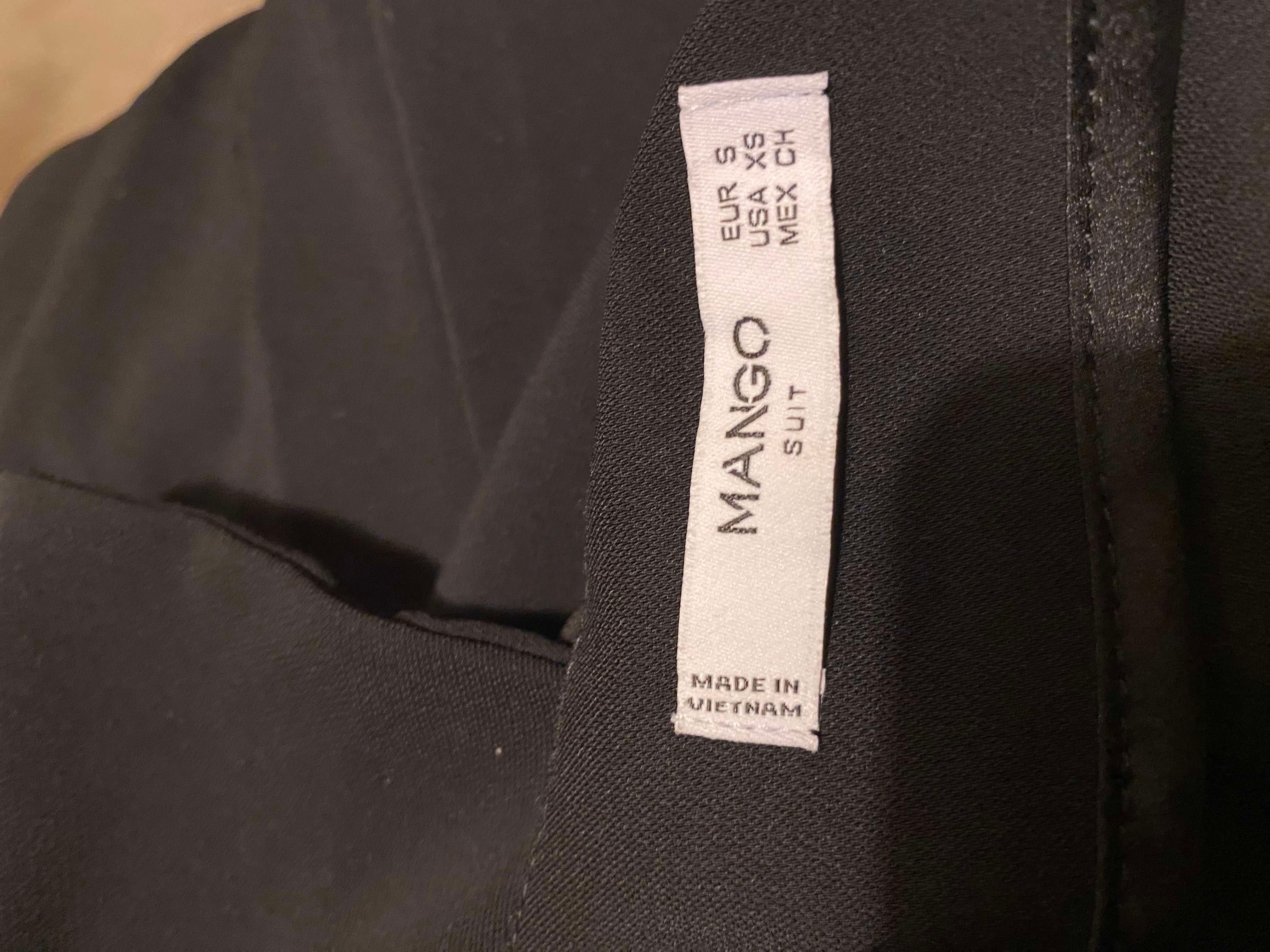 Jumpsuit preto com cinto branco Mango Tam. S