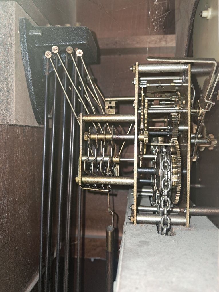 Zegar stojący drewniany z mechanizmem ręcznym