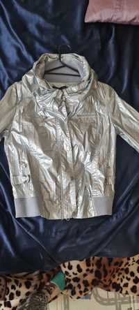 Срібляста ( колір метал) легка куртка розмір XS/S