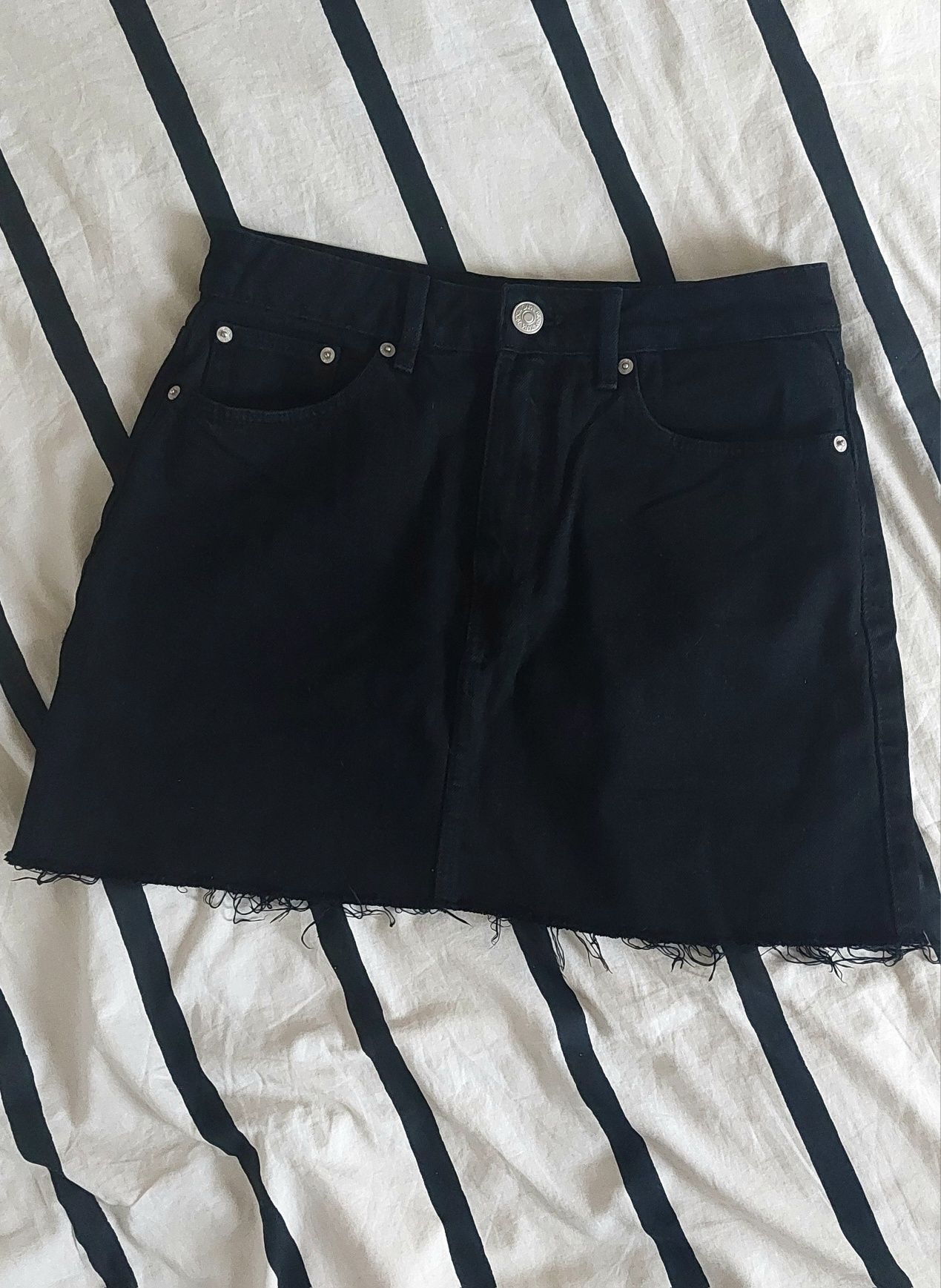 Czarna jeansowa spódniczka, Zara