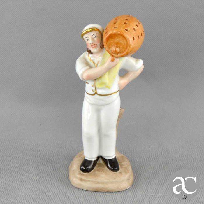 Paliteiro “Homem do Barril” em Porcelana Vista Alegre