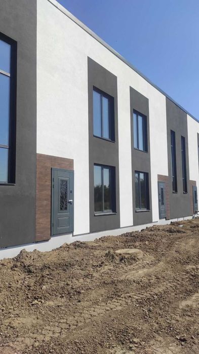 Продам таун хаус в селі Бохоники 3030