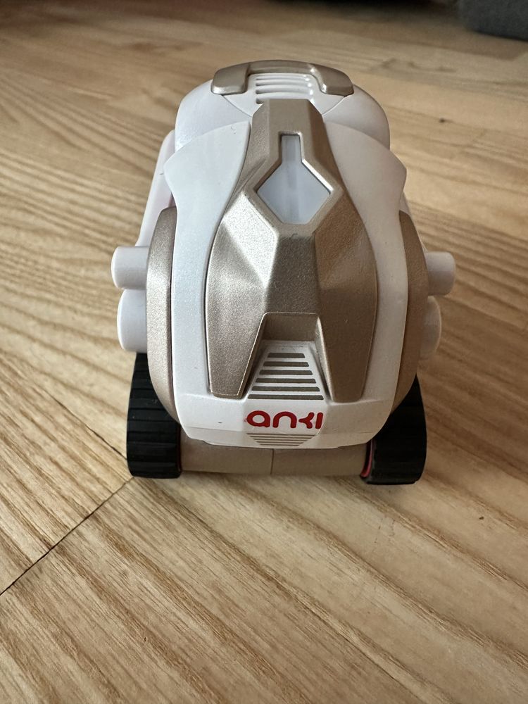 Іграшка робот Anki Cozmo