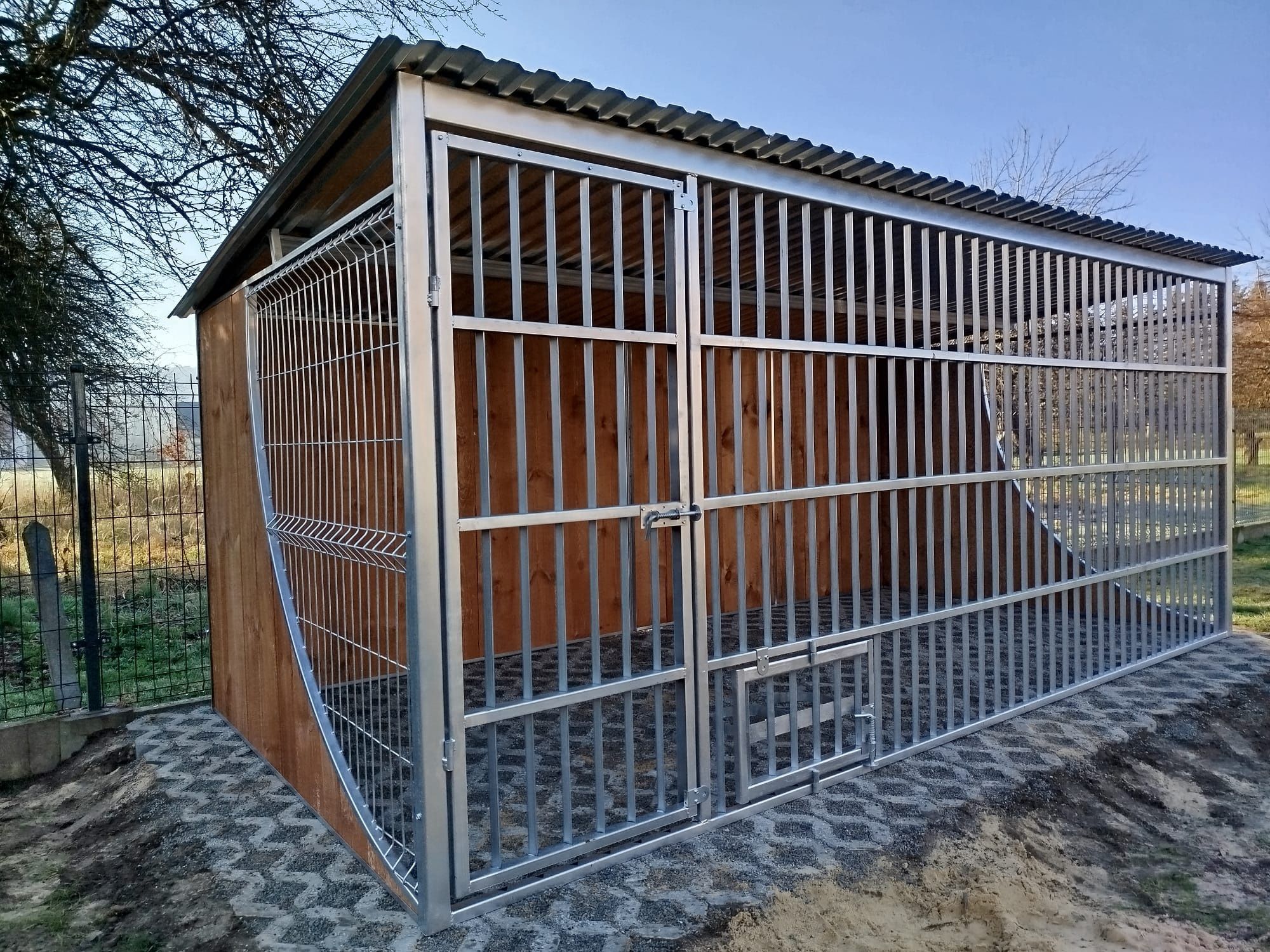 Kojec dla psa mocny solidny boki drewno "ŁEZKA" premium 4x2