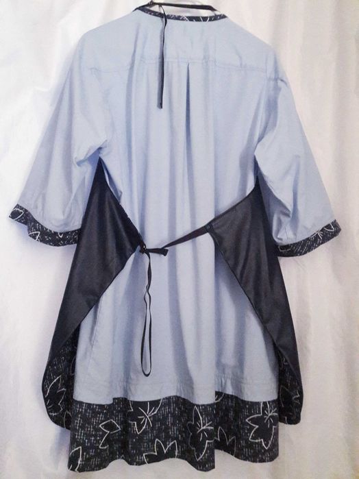 Сукня і фартух! Костюм для роботи в сфері обслуговування!