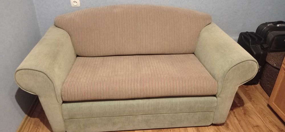 Sofa rozkładana odcień zieleni