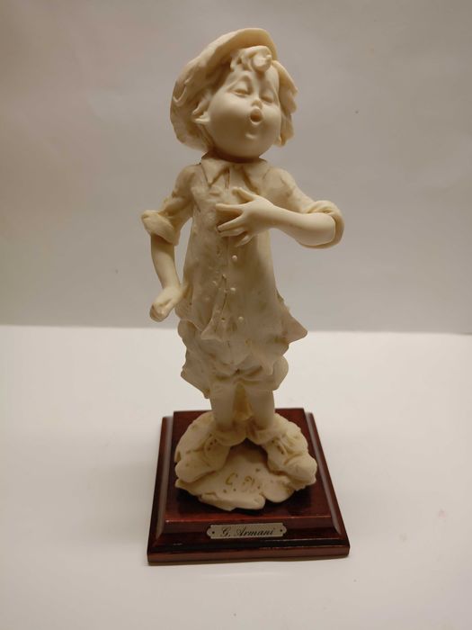 G. Armani ,sygnowana figura ,, Śpiewak" mahoń Capodimonte-sygnowana